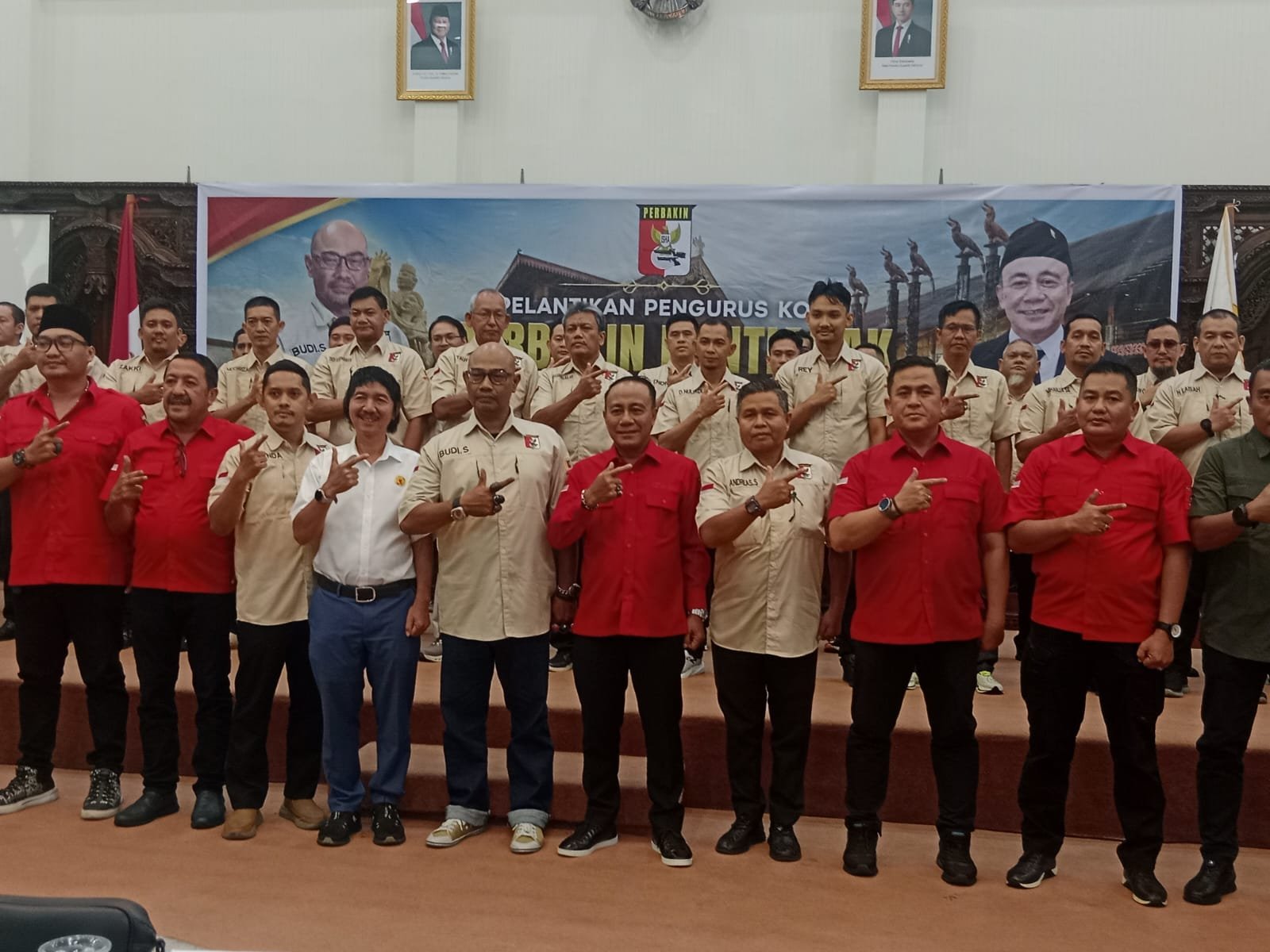 Selamat dan Sukses, Krisantus Kurniawan Melantik Budi Sulistiyono Sebagai Ketua Umum Perbakin Kota Pontianak