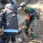JALAN 150 METER DI BANYU WULU MULAI BERUBAH! BABINSA TURUN TANGAN, TNI HADIR DI TENGAH WARGA